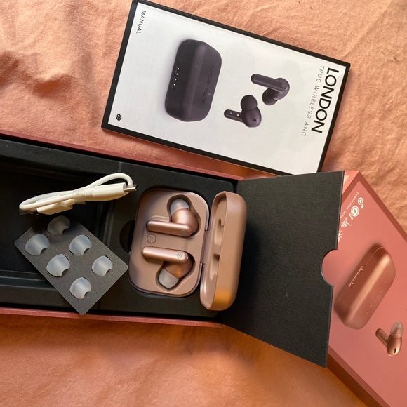 NWB Noise Cancelling Rose Gold London EarPods - Picture 2 of 11